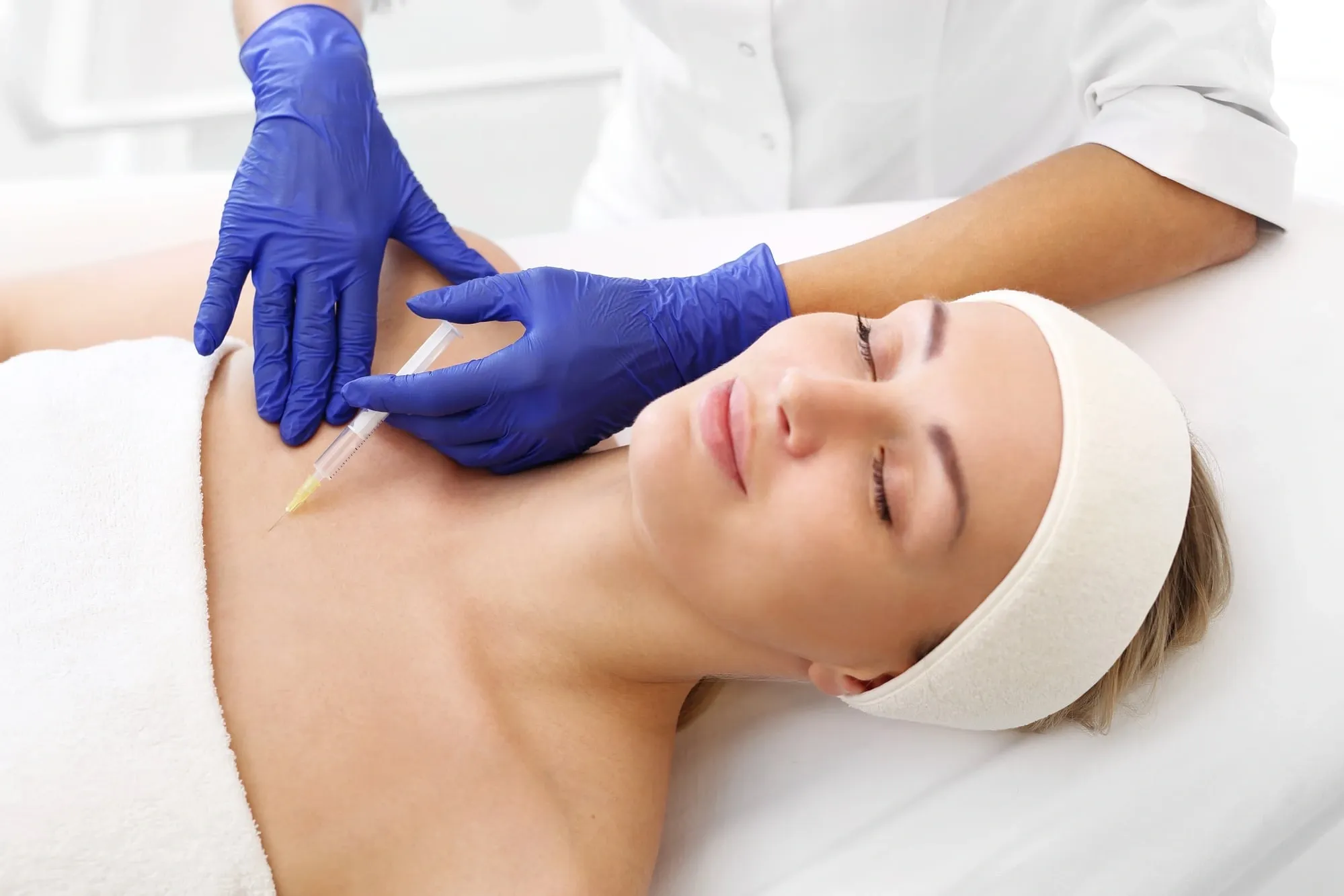 So sánh với đặt túi độn hoặc cấy mỡ tự thân