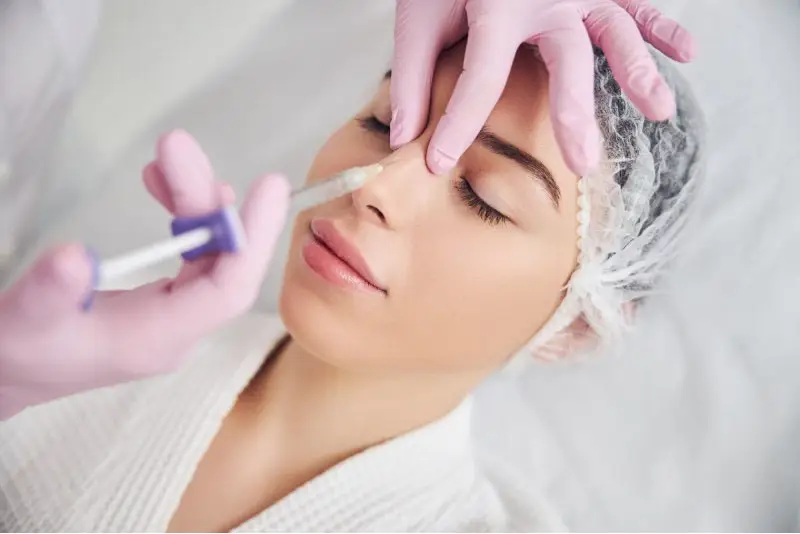 Quy trình an toàn cho nâng mũi không phẫu thuật bằng filler: cần hỏi gì, kiểm tra gì?