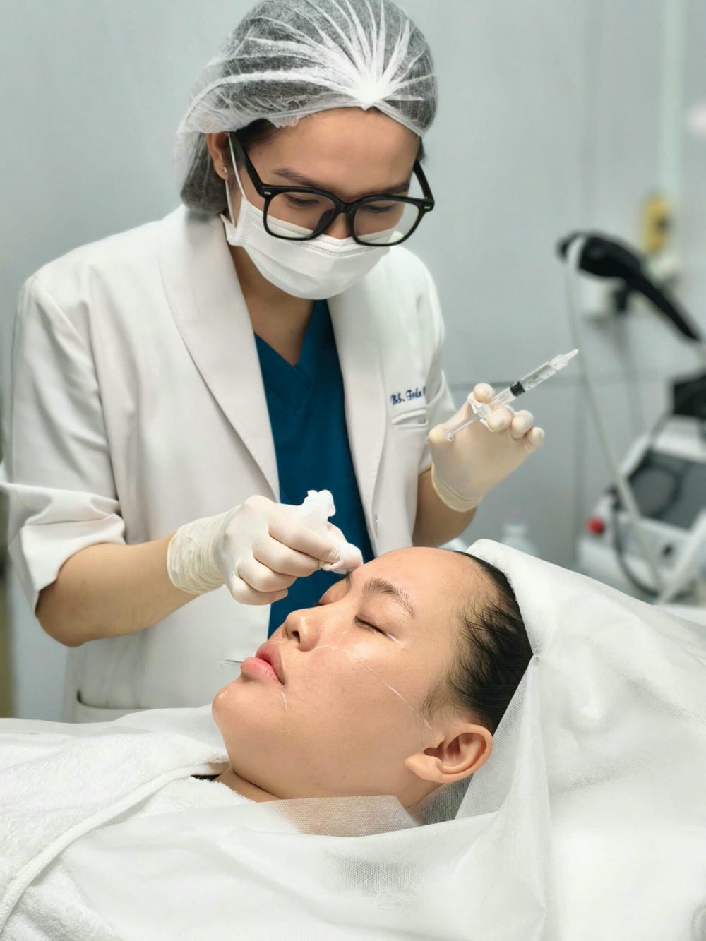 Checklist: Trước khi đặt lịch tiêm filler, cần hỏi gì và kiểm tra gì?