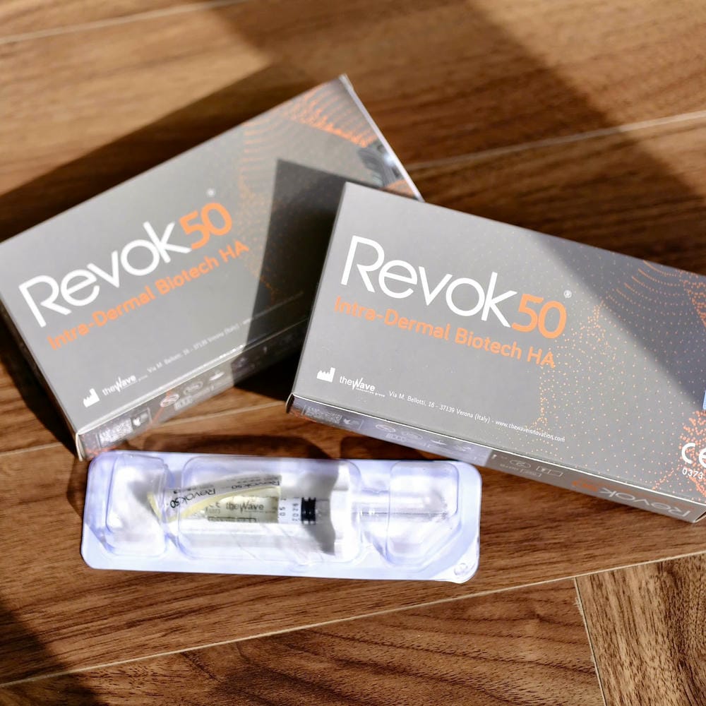 Revok50 tác động lên da bằng cơ chế nào — có bằng chứng lâm sàng không?
