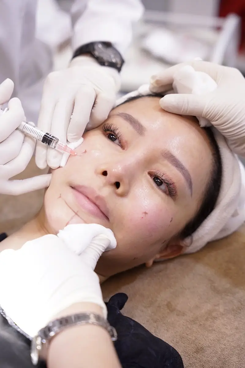 Quy trình tiêm tại clinic an toàn và chuyên nghiệp thường diễn ra như thế nào?