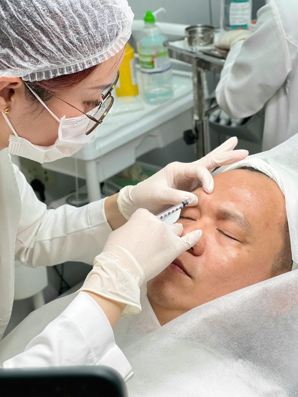Ai phù hợp và ai không nên tiêm xoá nhăn cau mày?