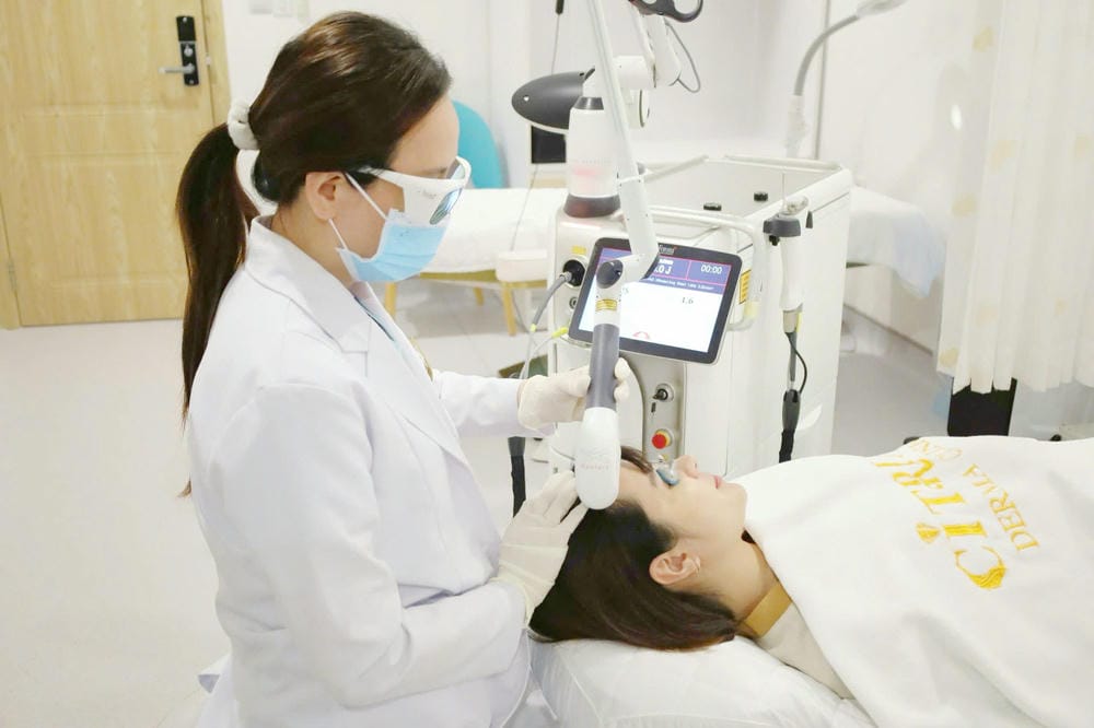 Quy trình khám và chẩn đoán rụng tóc: các bước cần thiết