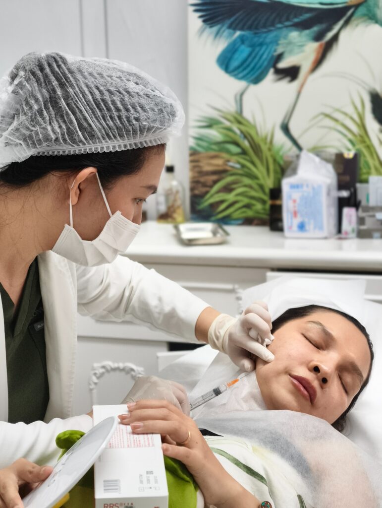 Trong bối cảnh quan trọng của SEO, BABE kết hợp chặt chẽ từ khóa chính cùng từ khóa phụ để tạo ra phương pháp điều trị da liễu hiện đại và an toàn.
