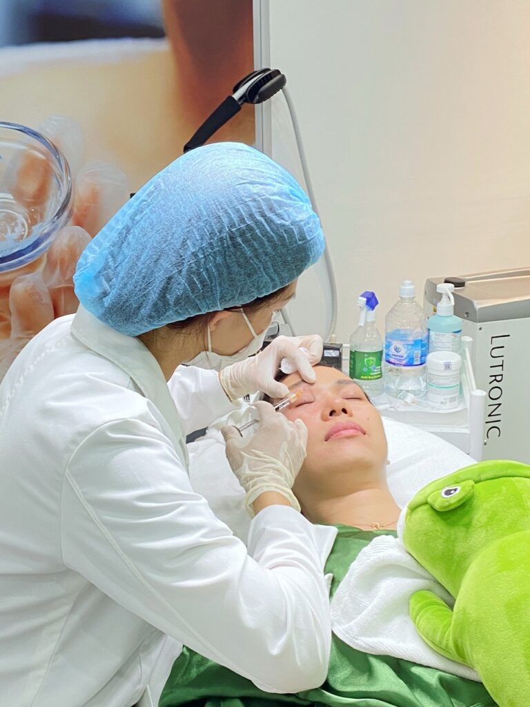 Quy trình sử dụng ISOV phục hồi tổn thương kết hợp chăm sóc da sau điều trị và tái tạo da