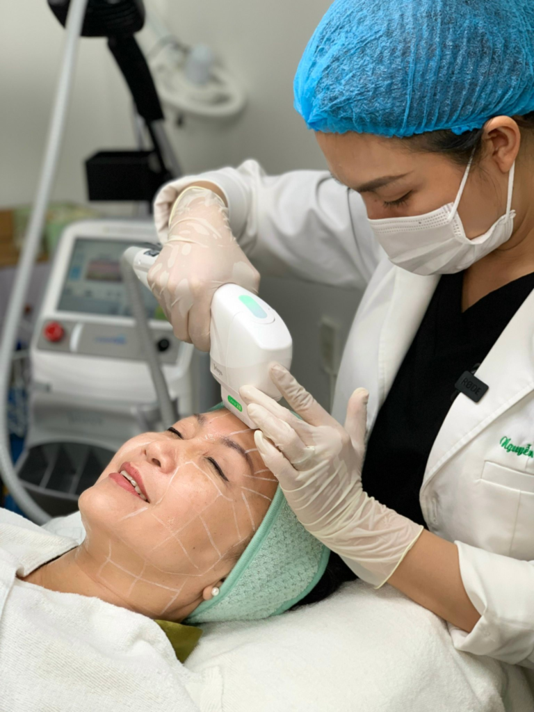 Ứng dụng công nghệ HIFU kết hợp với tiêm Meso, phương pháp trẻ hóa da được cải thiện rõ nét, sử dụng công nghệ RF và công nghệ Ultravlift nhằm trẻ hóa da từ sâu tới bề mặt.