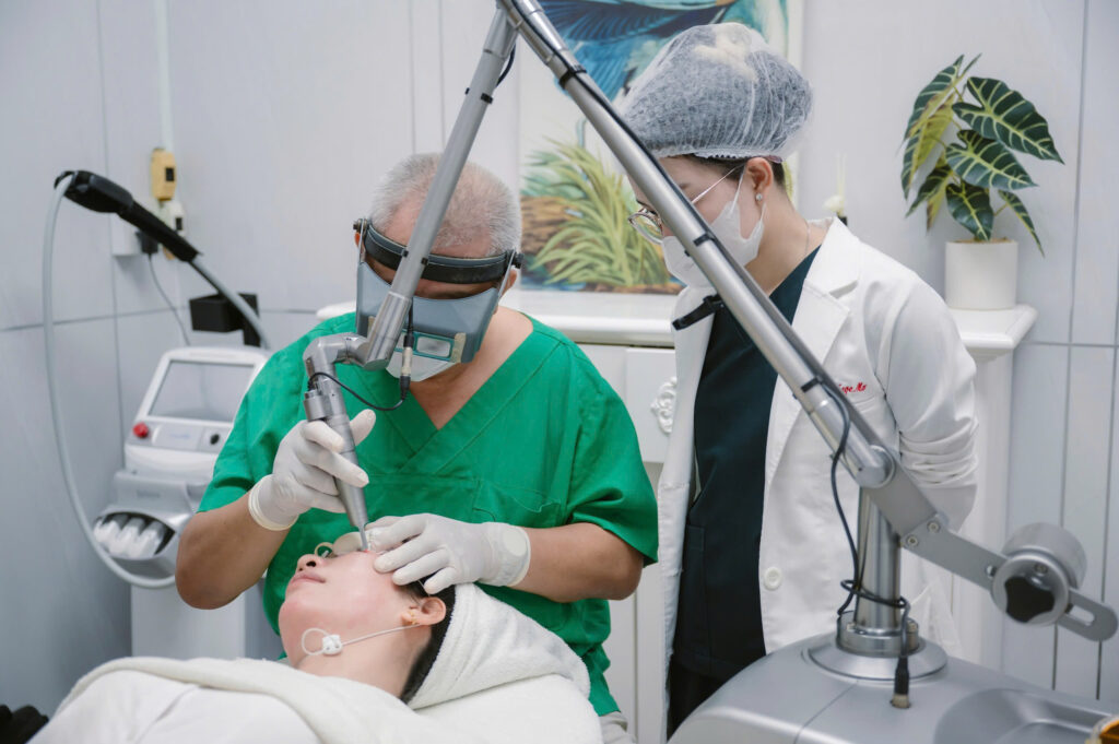 Thao ISOV sau laser đúng cách trong quy trình chăm sóc